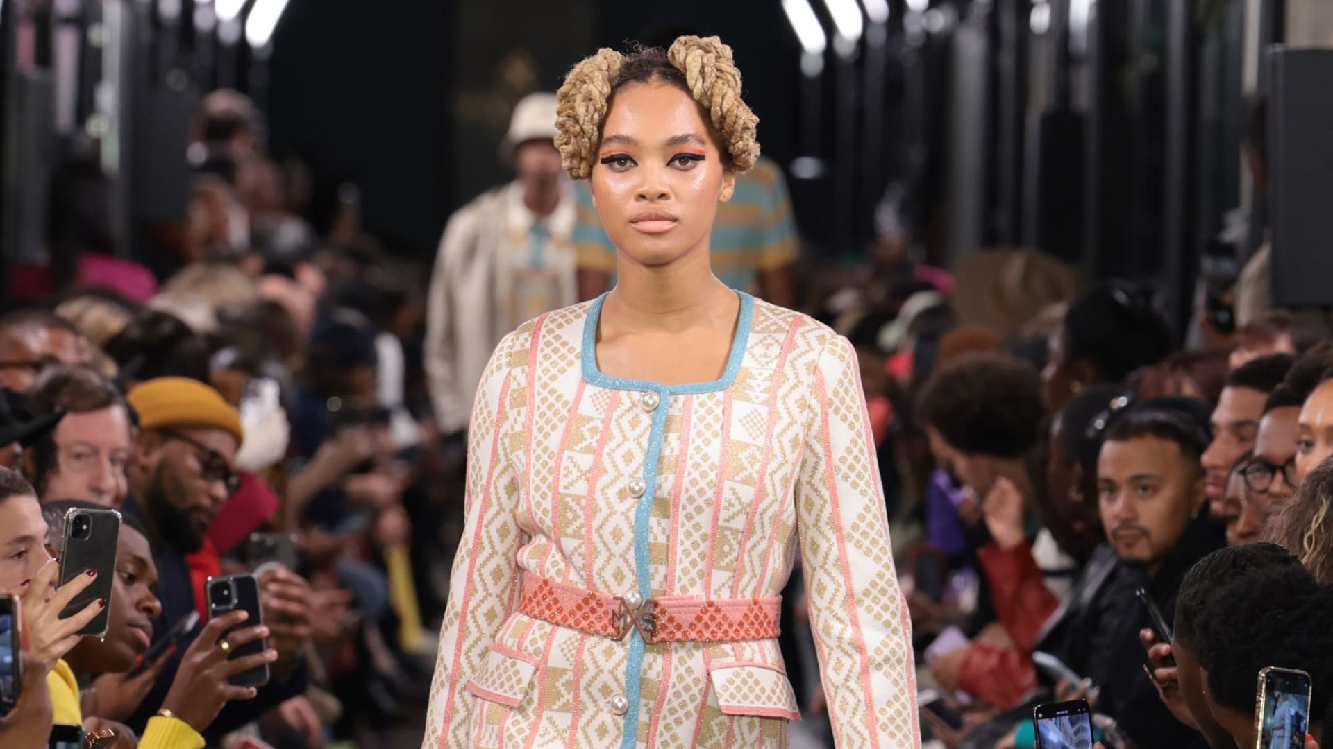 أثر أفريقيا في الموضة.. من الجذور المحلية إلى منصات العرض العالمية