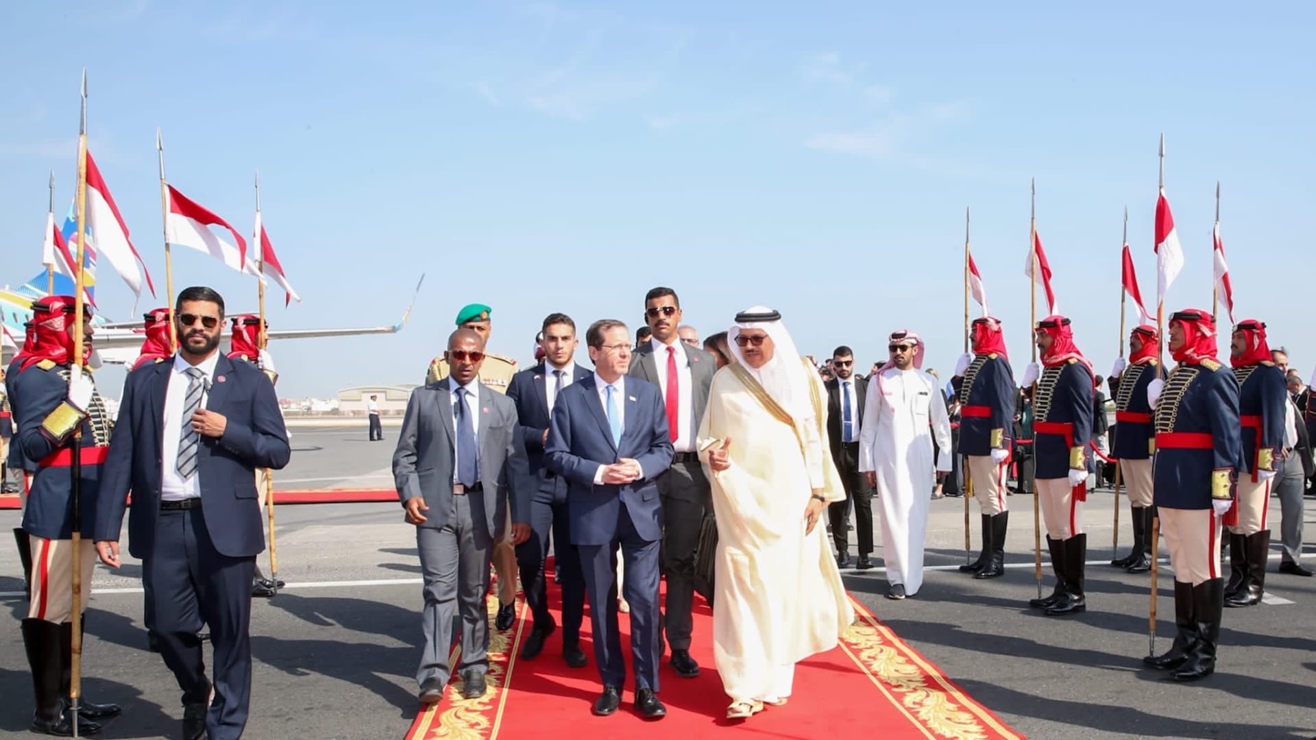 رئيس إسرائيل يجري أول زيارة رسمية إلى البحرين
