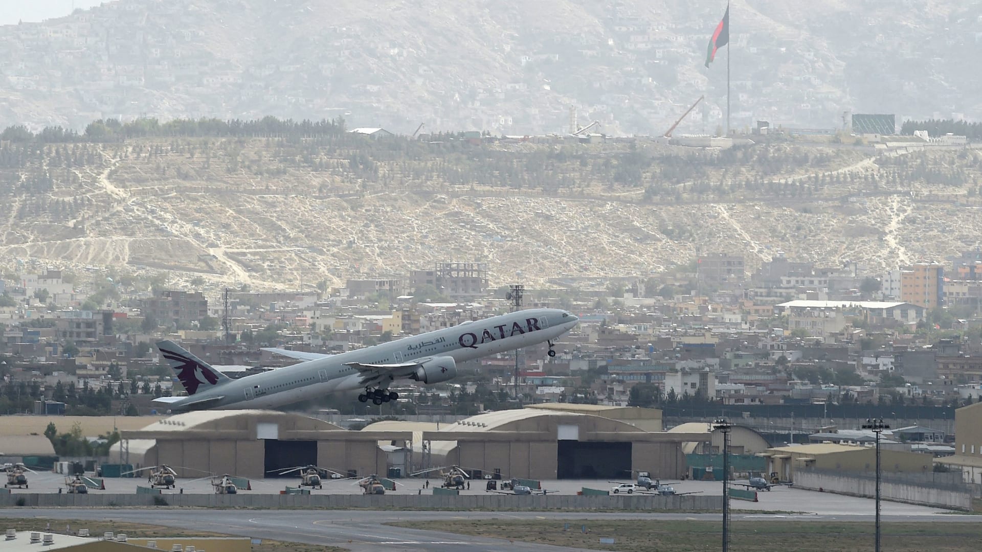 كلاريسا وارد عن حال الأفغانين العالقين في مطار كابول: البقاء للأفضل