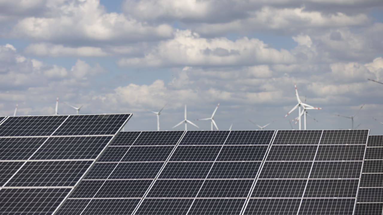 مصر.. الحكومة توافق على عرض "إميا باور" الإماراتية لإنشاء مشروعات للطاقة المتجددة