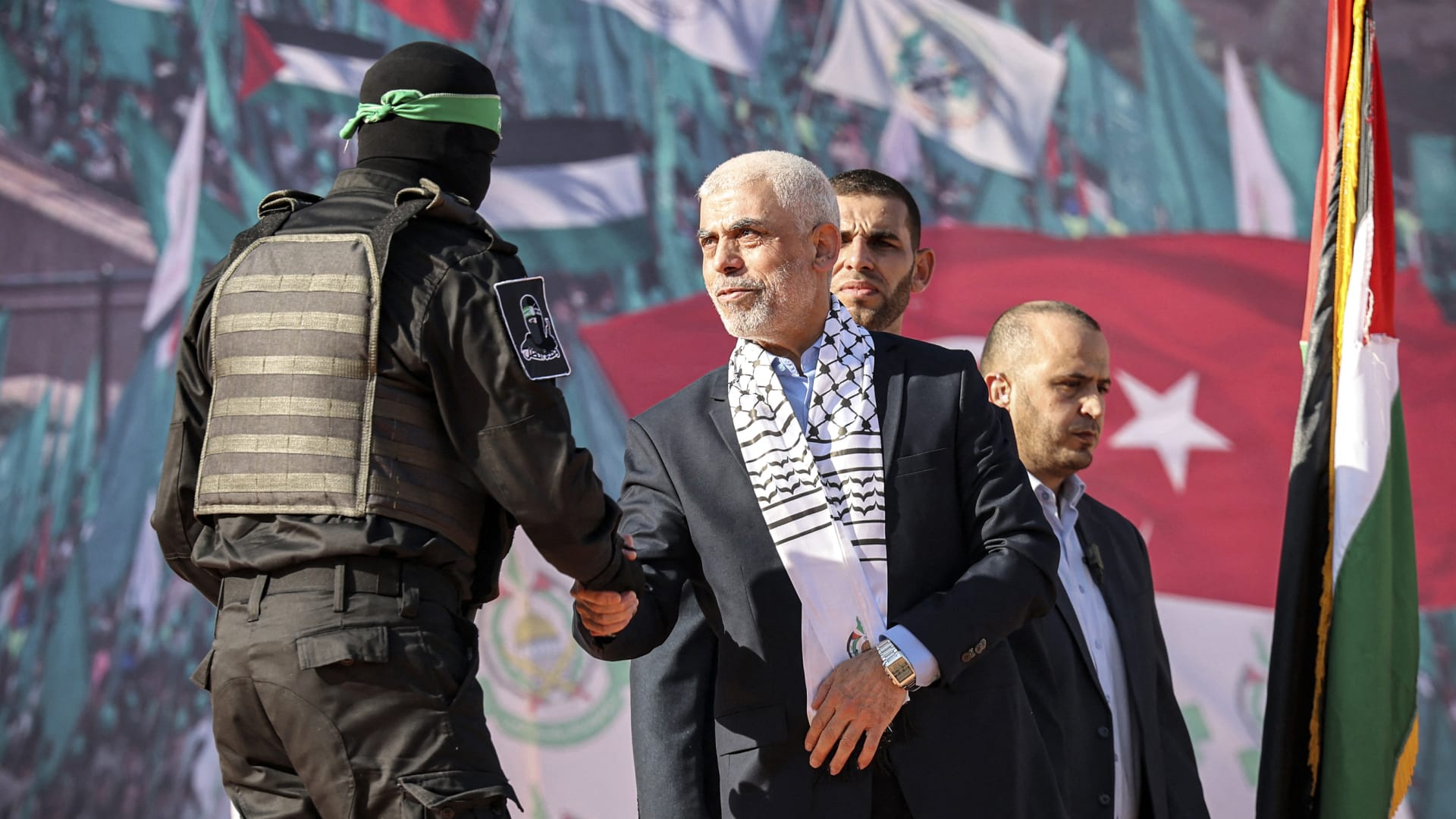 هدف رئيسي لإسرائيل.. من هو يحيى السنوار زعيم حماس في غزة؟