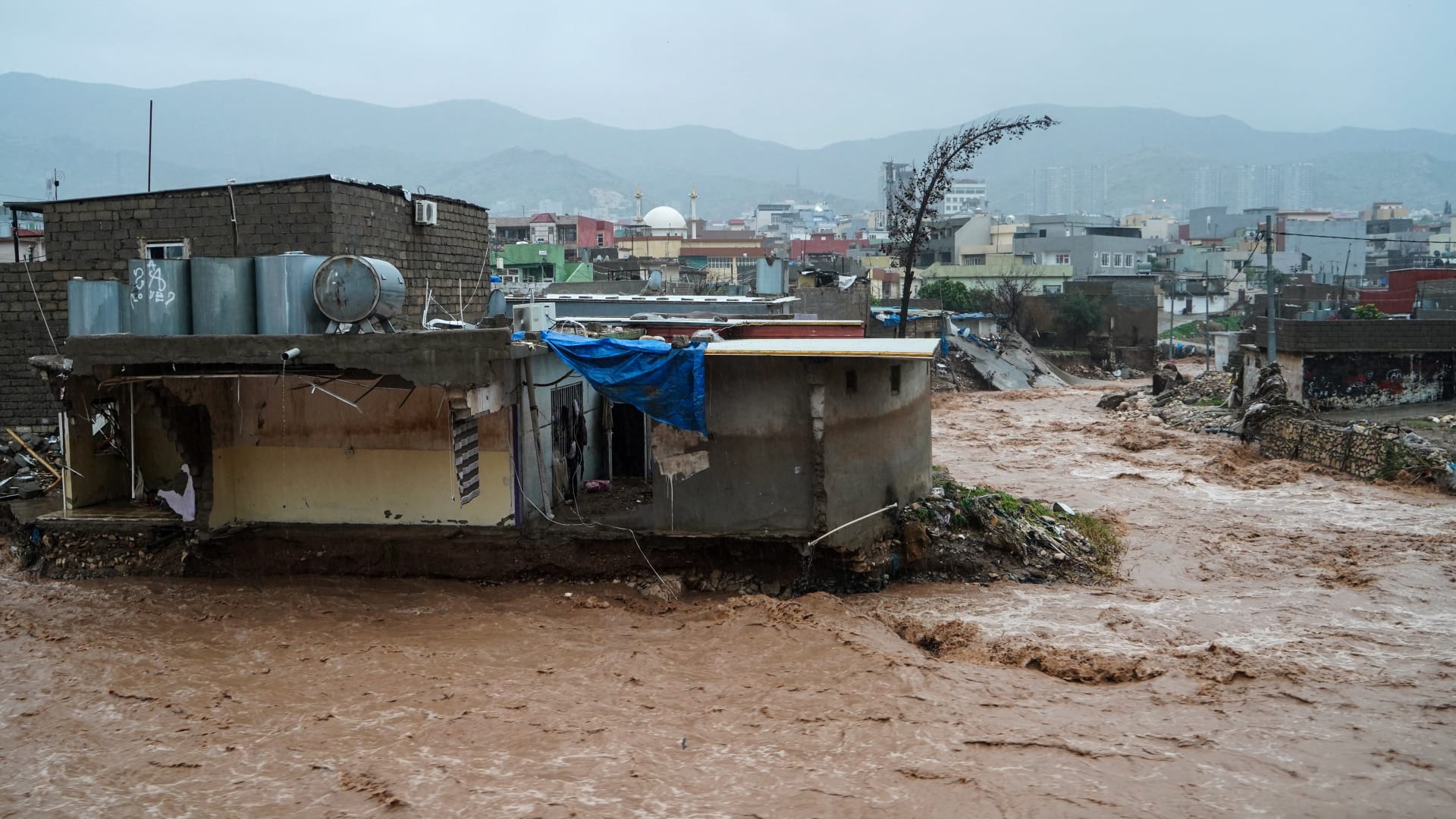 فيديو ـ"فيضانات شديدة في كردستان العراق".. هذه حقيقته