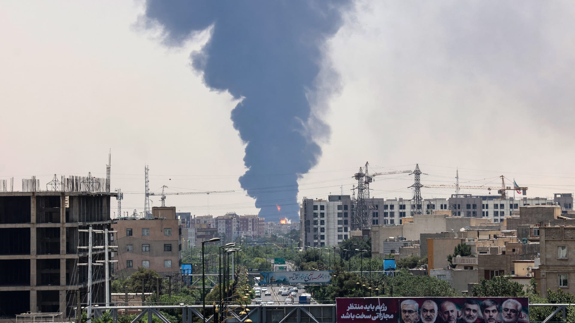 فوقها جبل.. رسوم لفهم مدى تعقيد تحصينات منشأة فوردو بإيران ووجود قنبلة واحدة فقط قادرة على خرقها
