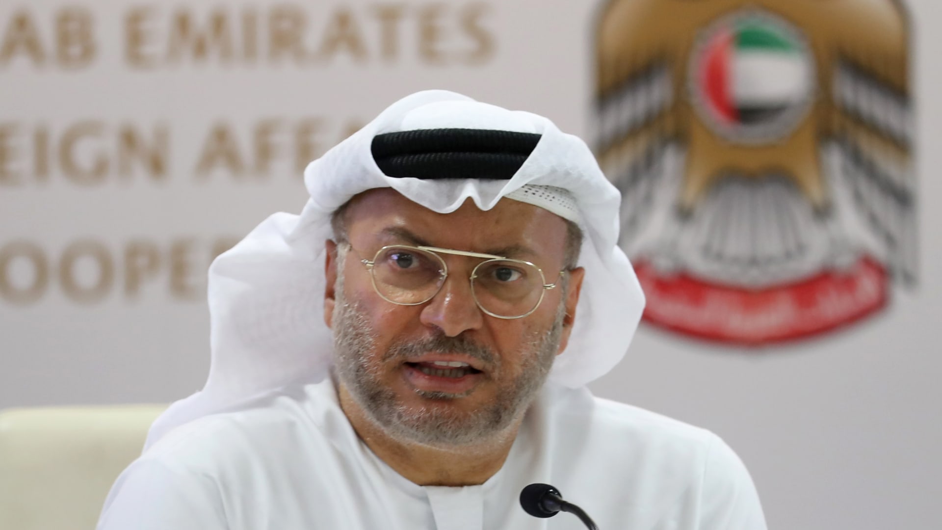 قرقاش: "الإمارات لن تلتفت لمن لا يجرؤ على مواجهة مشاغله ويهرب من إخفاقاته" 1 قرقاش: "الإمارات لن تلتفت لمن لا يجرؤ على مواجهة مشاغله ويهرب من إخفاقاته"