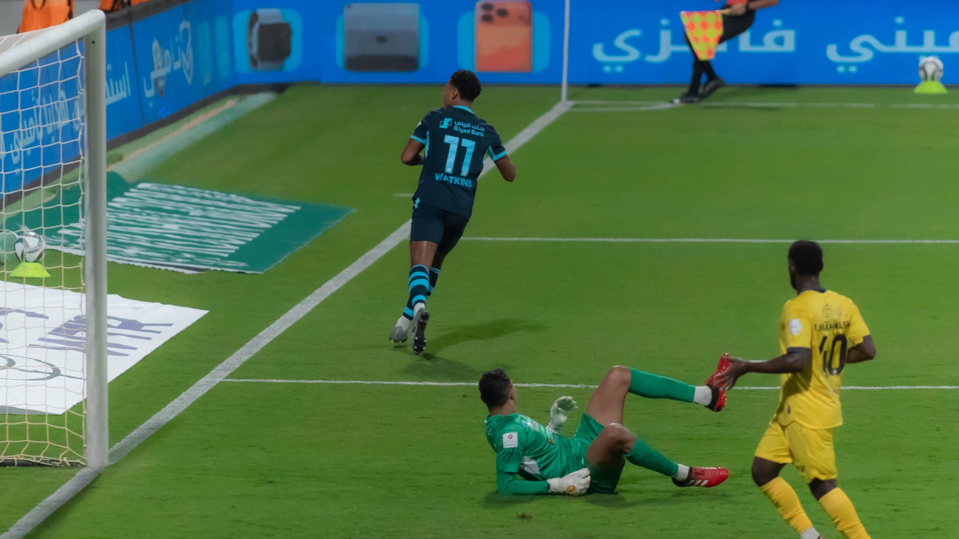 أول إقالة لمدرب في الدوري السعودي هذا الموسم.. والبديل سوري