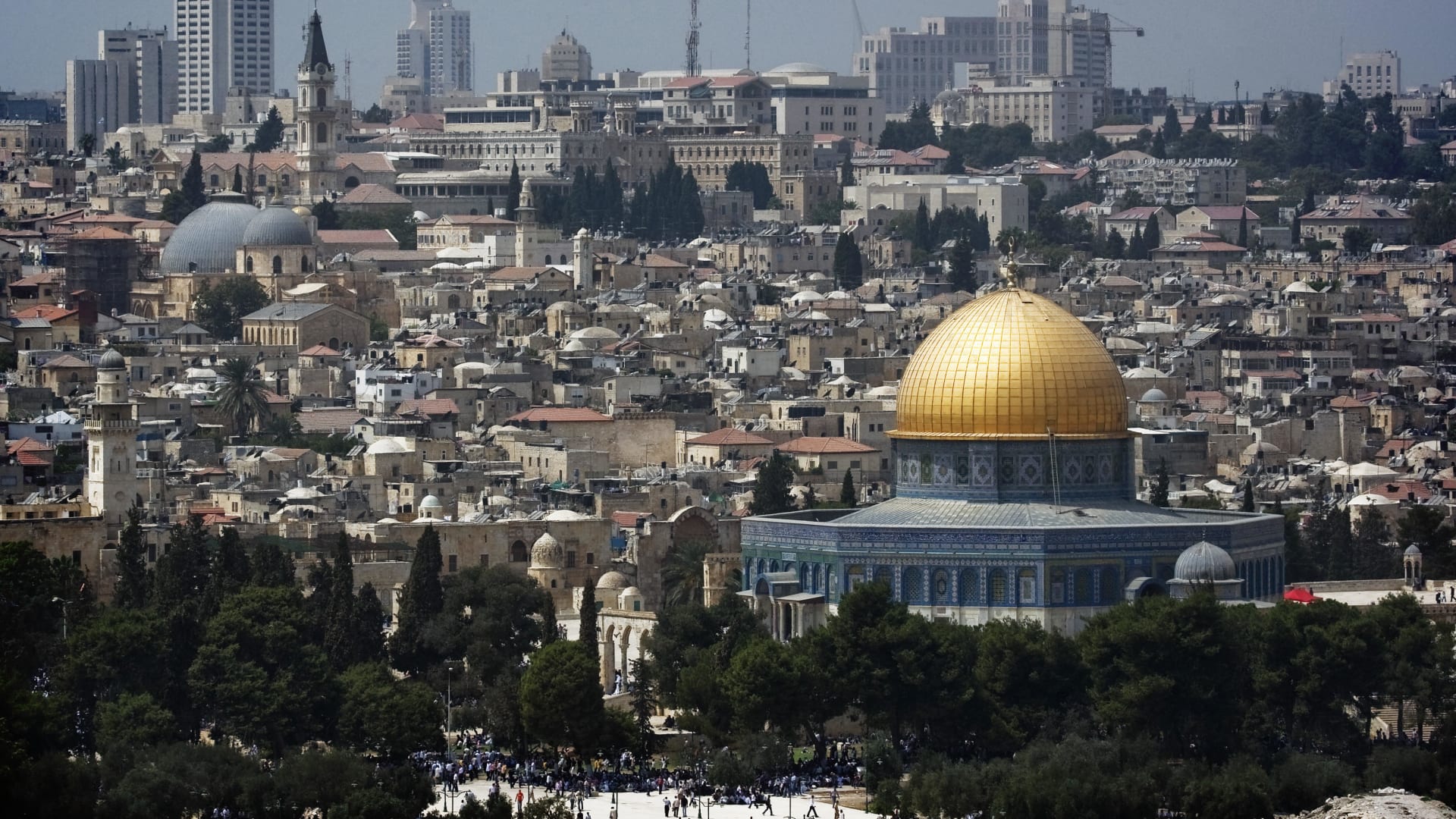 أمير سعودي يكشف سبب زيارته إلى القدس ولقاء عرفات: كانت بأمر من الملك