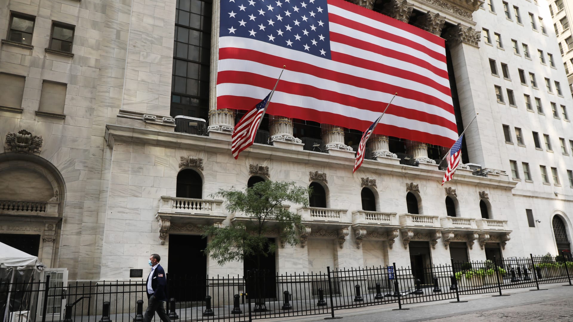 الأسهم الأمريكية تغلق على أفضل شهر لها منذ 2020