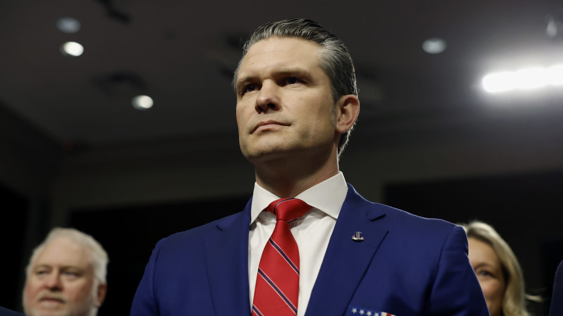 "لا أخجل بإيماني".. وزير الدفاع الأمريكي يرد على سؤال حول "ترويج البنتاغون للمسيحية"