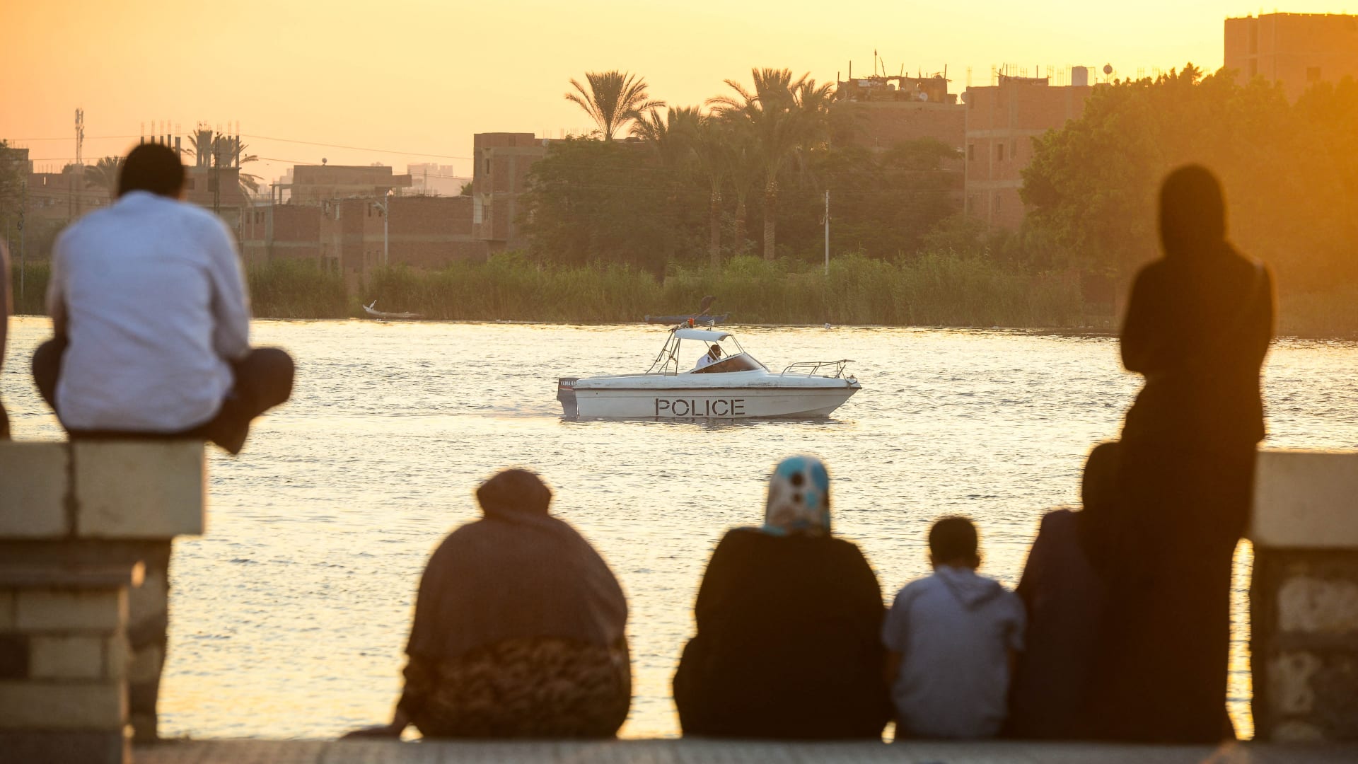 "أنقذ ابنه من الغرق ومات هو".. تفاصيل وفاة الفنان المصري تيمور تيمور وسط التفاعل