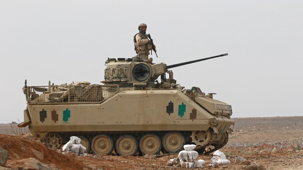 تحمل "مواد مخدرة".. الجيش الأردني يعلن إسقاط مسيّرة قادمة من سوريا
