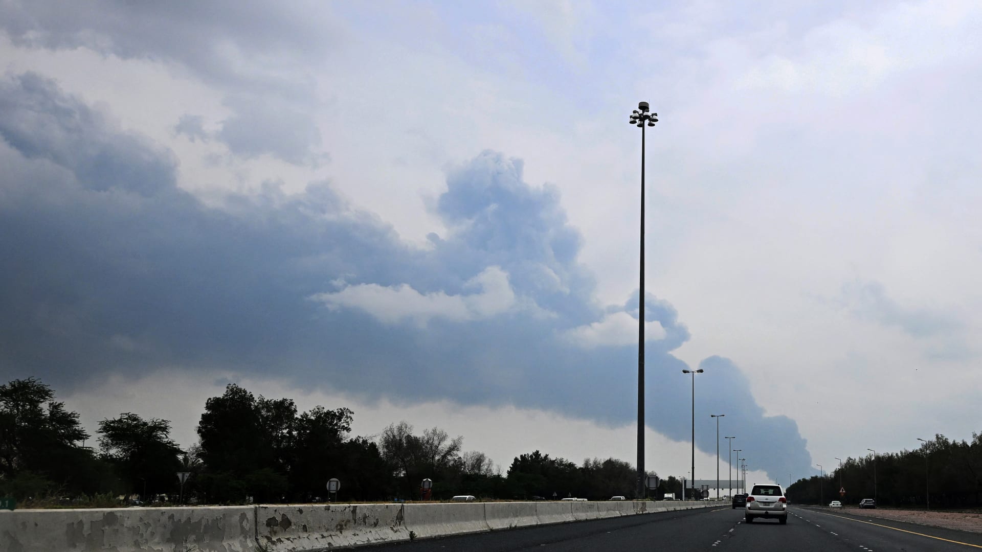 هجمات بطائرات مسيرة تلحق أضرارا كبيرة بنظام الرادار في مطار الكويت