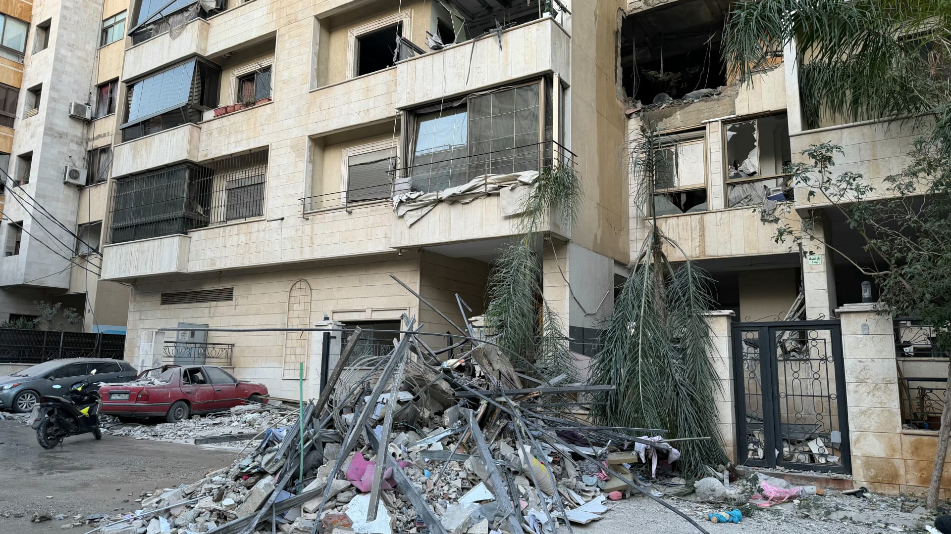 متحدث الجيش الإسرائيلي يلوح بعملية برية محتملة في لبنان: "كل الخيارات" مطروحة