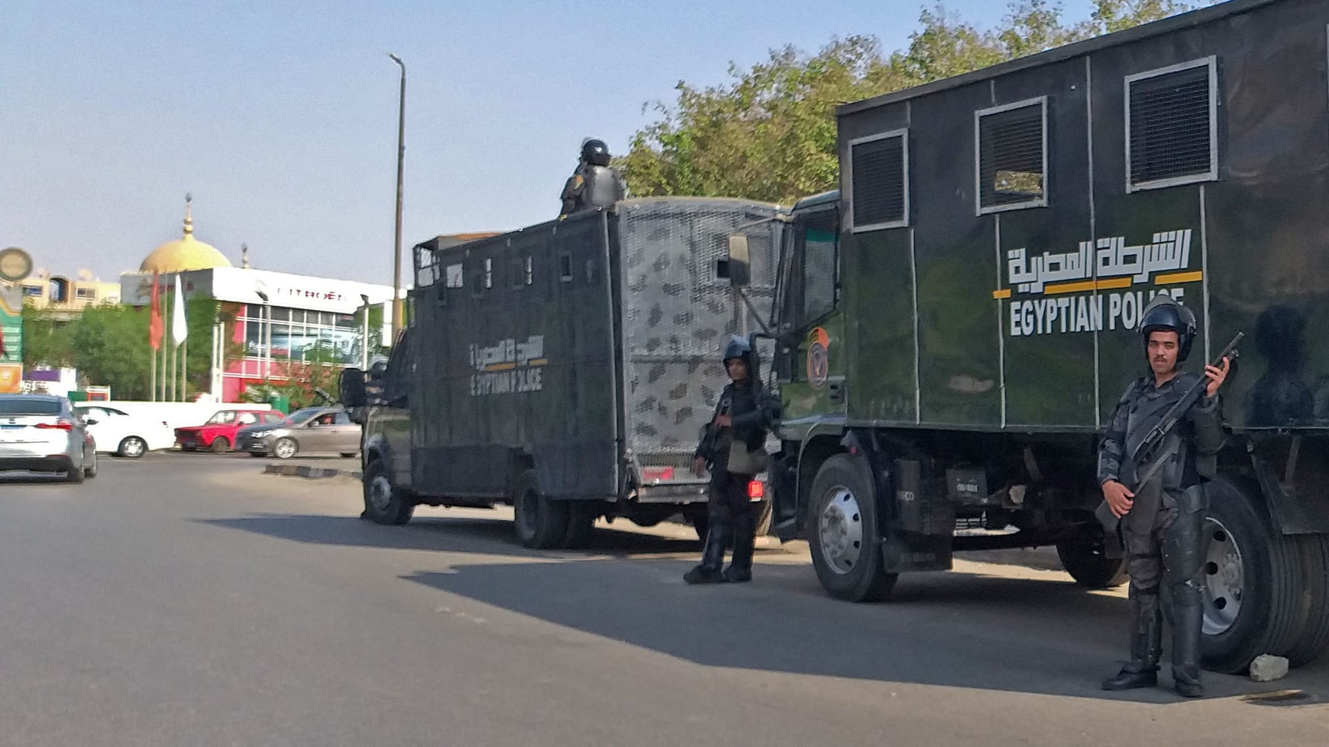 مصر: تداول منشور بقيام أسرة بالقفز من فوق أحد الكباري والداخلية تكشف حقيقته