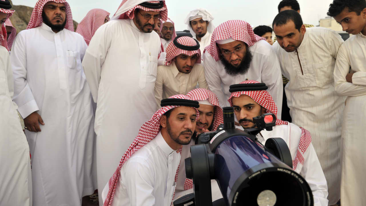 السعودية.. كسوف الشمس ورصد هلال عيد الفطر 2024 يوضحه المسند 