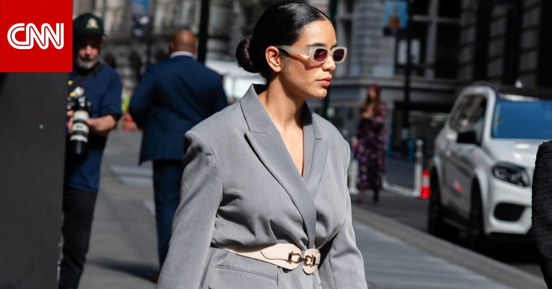 خفايا موضة شتاء 2026..من الأقمشة والألوان إلى الإكسسوارات الأساسية 