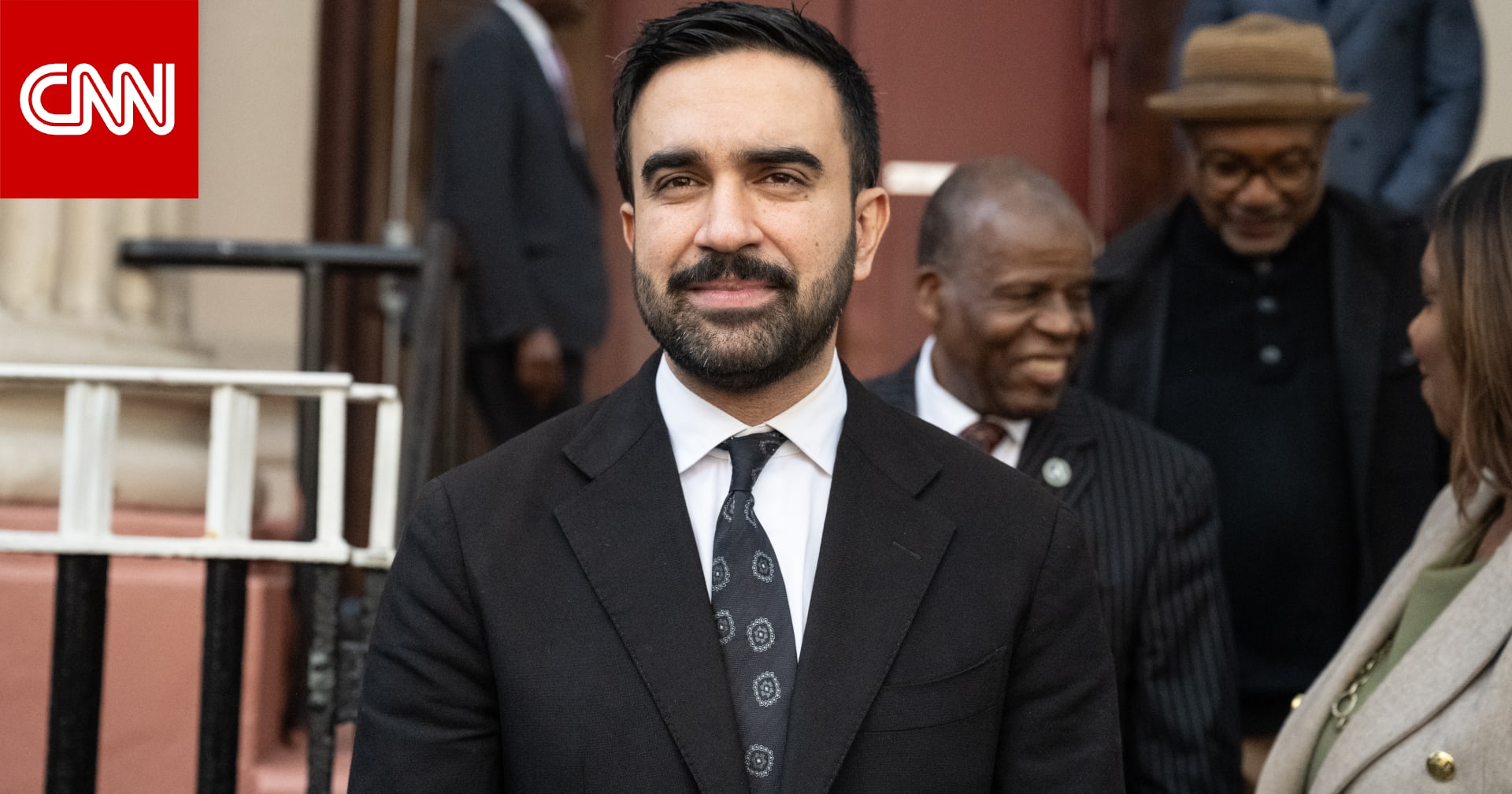 القصة الداخلية لزهران ممداني.. اجتماع سري مع "حزب العائلات" وكواليس مكالمة أوباما ولقاء ساندارز قبل انتصاره بنيويورك