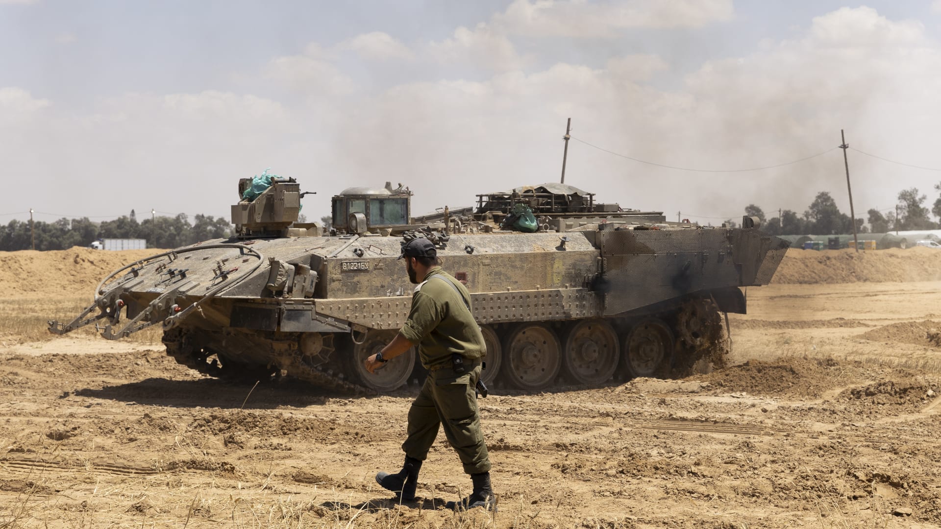 سيطرة إسرائيل على الجانب الفلسطيني من معبر رفح.. هذا ما قاله الفلسطينيون وما طالبت به عائلات الرهائن