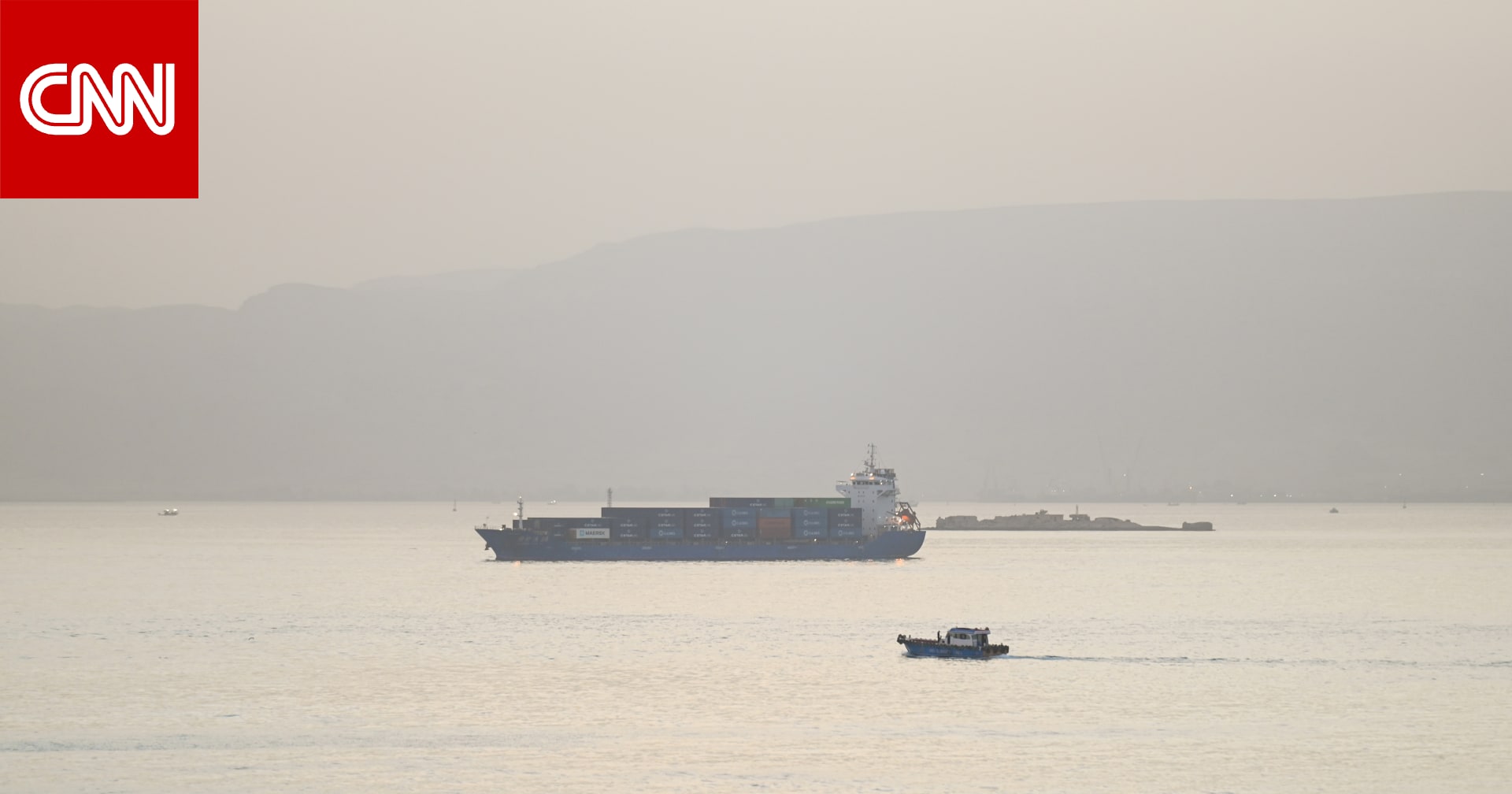 البحرية الأمريكية: 3 صواريخ حوثية استهدفت سفينة ترفع العلم الأمريكي في خليج عدن