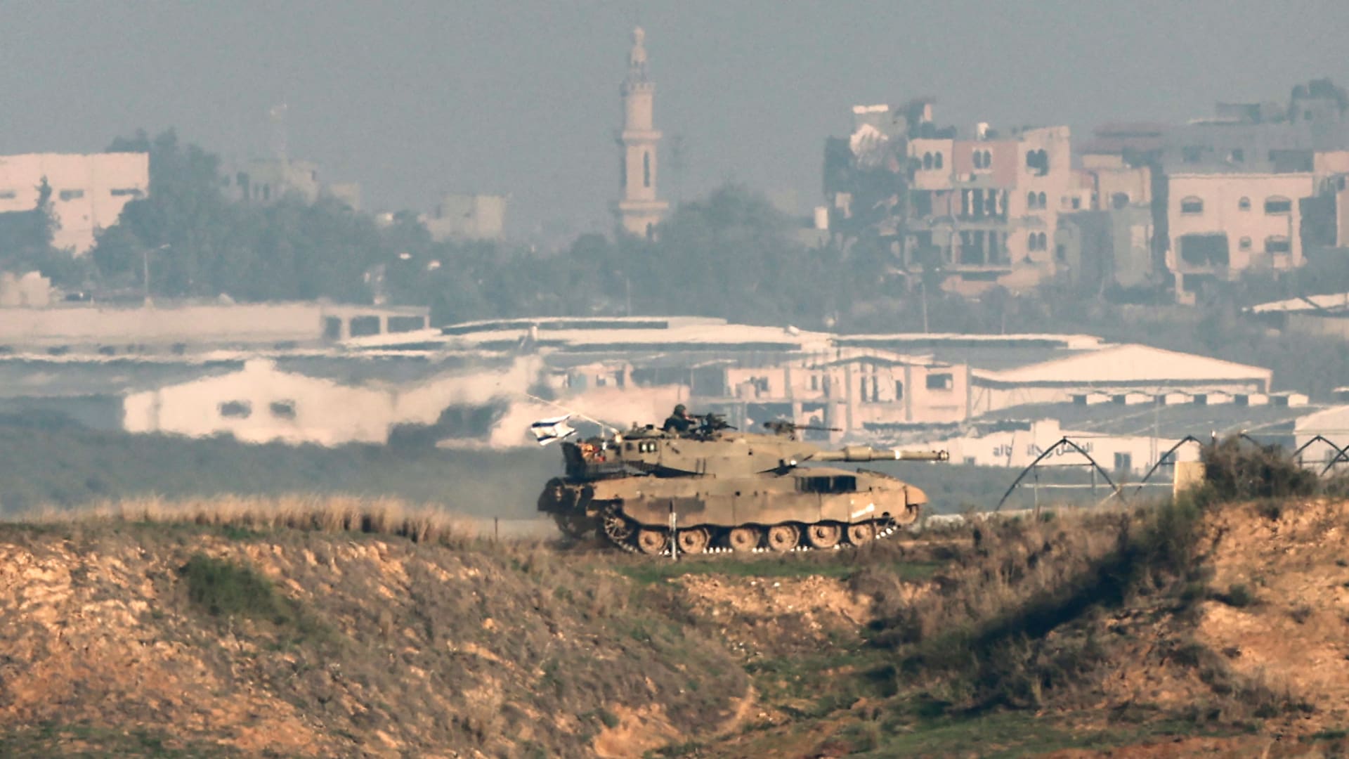 دمار وفوضى "هذا هو نصيب غزة".. والبنية التحتية في حالة انهيار مع استمرار الغارات الإسرائيلية