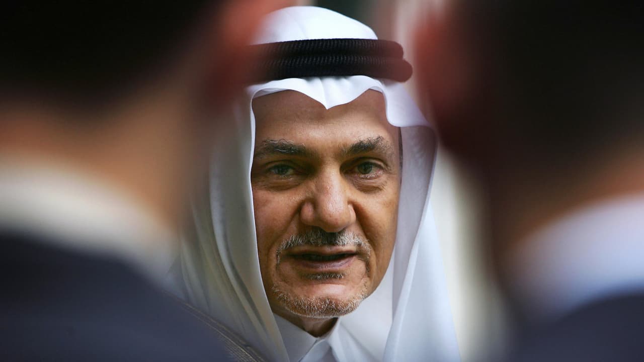 دلالة ظهور الأمير تركي الفيصل بالزي السعودي بمهرجان كان يثير تفاعلا