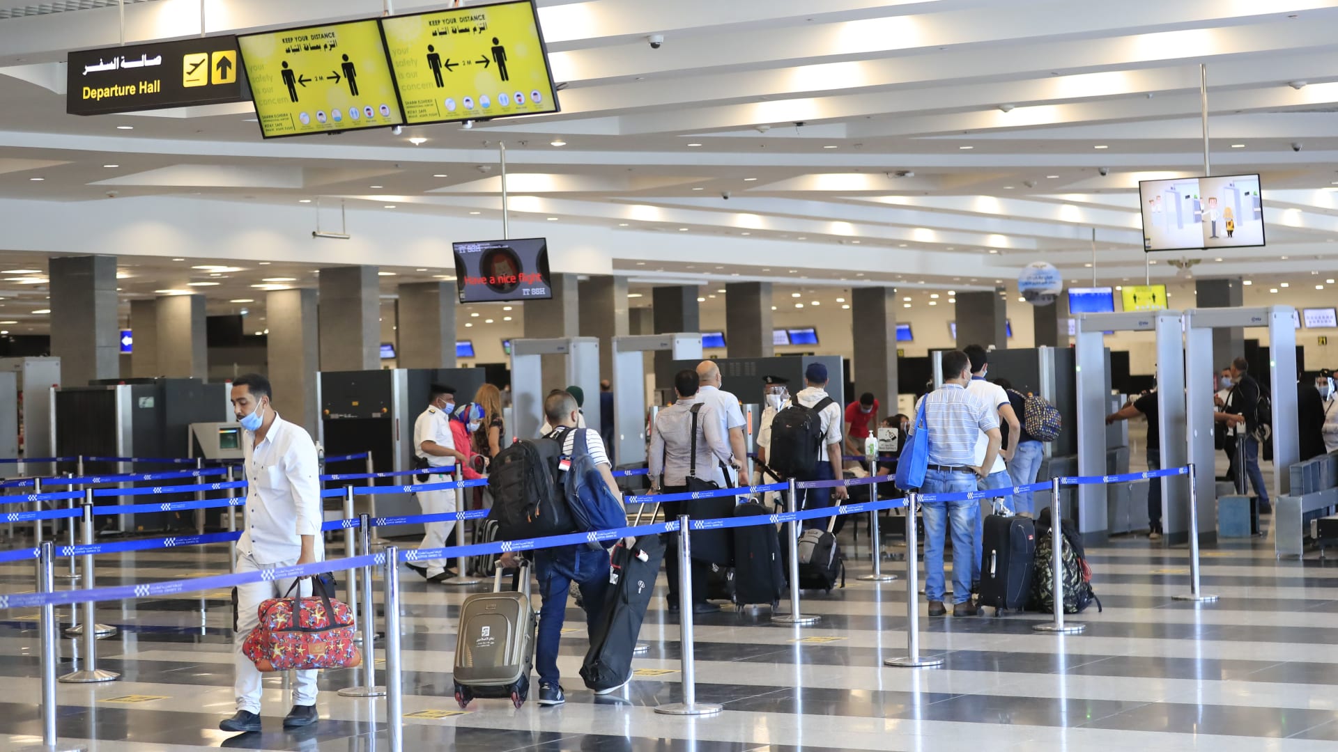 مصر.. رد رسمي على ادعاءات تعرض سياح عرب لإجراءات تعسفية بالمطارات