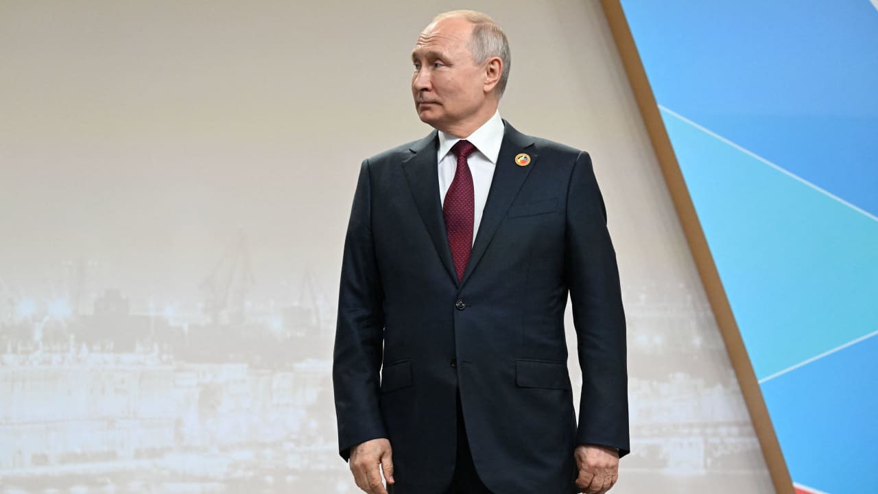 فيديو تعامل بوتين ليخفف حرج زعيم إفريقي خالف البروتوكول يثير تفاعلا