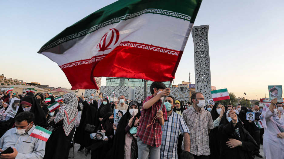 مشاهد من احتفالات بفوز إبراهيم رئيسي في الانتخابات الرئاسية الإيرانية