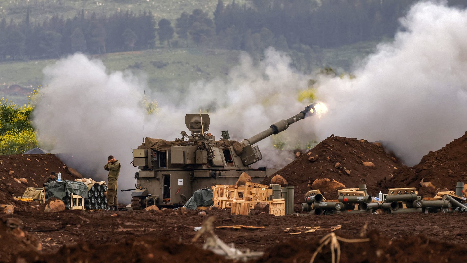 الجيش الإسرائيلي يعلن بدء عمليات برية "محدودة" ضد حزب الله بجنوب لبنان