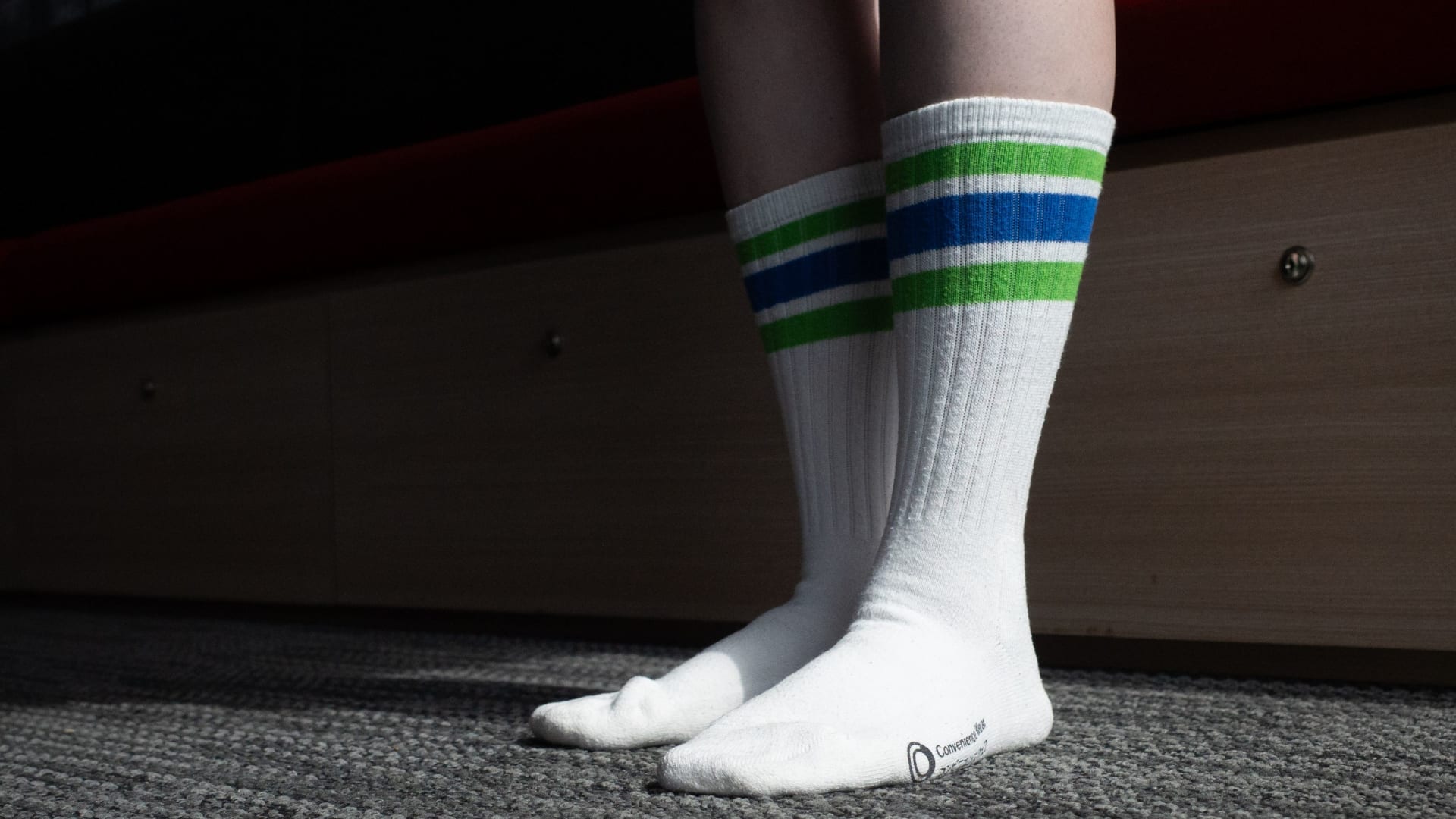 تذكارات وهدايا من اليابان.. أبرزها جوارب مخططة بدولارين