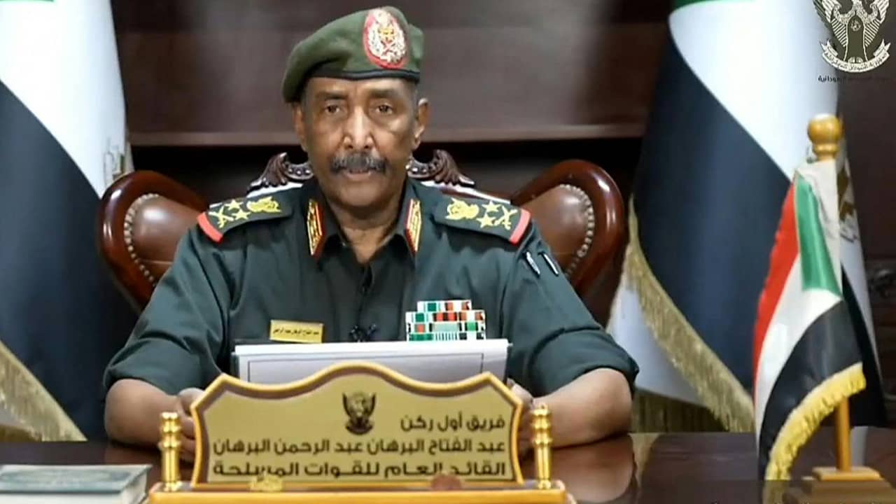 السودان.. البرهان يصدر مرسوما بحل قوات "الدعم السريع"