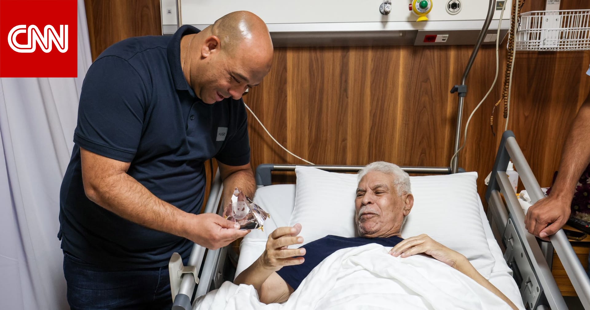 مصر.. ما الهدية التي قدمها وفد النادي الأهلي إلى حسن شحاتة في المستشفى؟