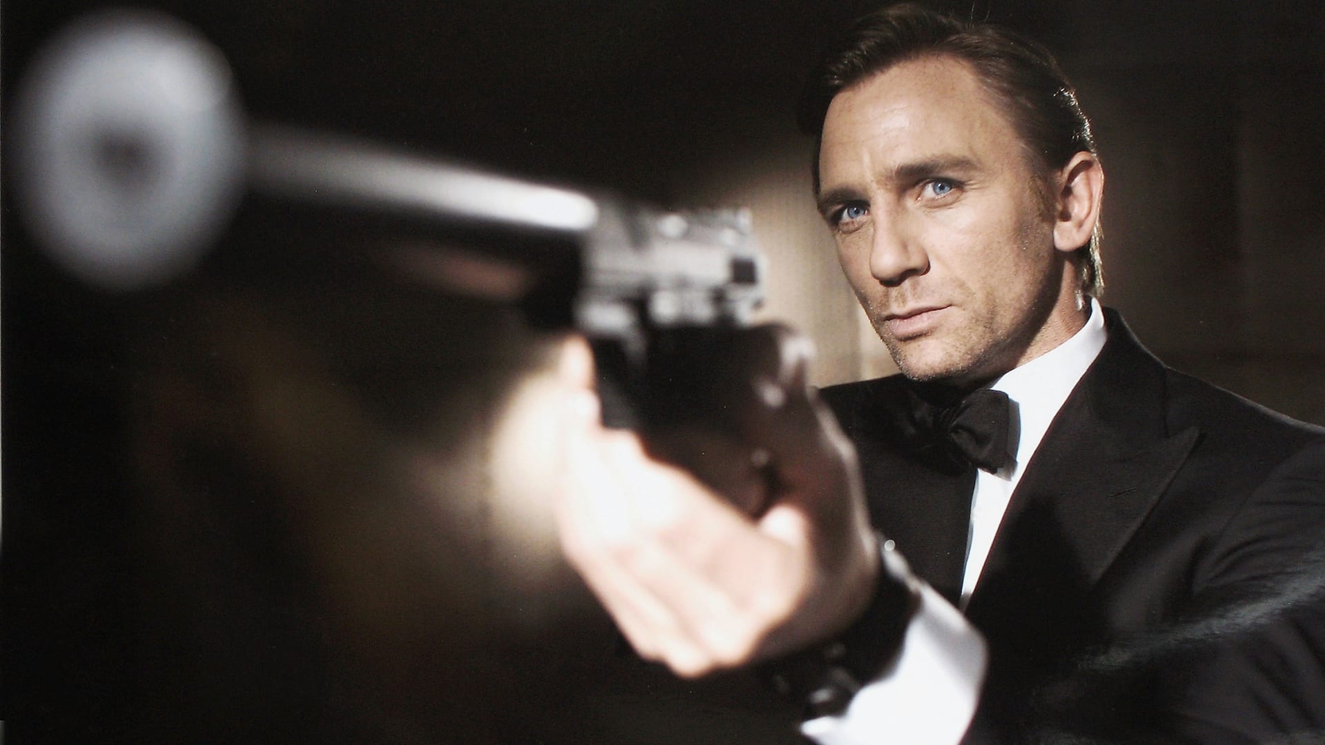ترامب ينشر صورة له كـ"جيمس بوند" وشخصية الجاسوس 007