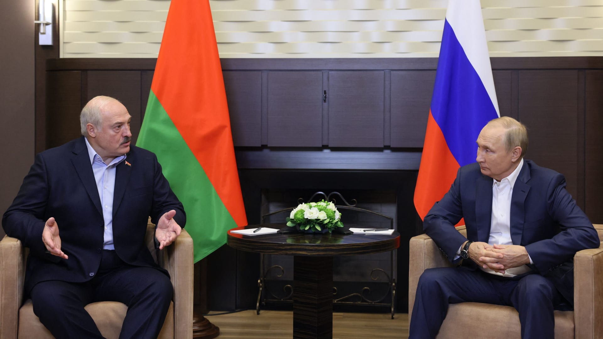 لقاء سابق بين الرئيس الروسي فلاديمير بوتين ونظيره البيلاروسي ألكسندر لوكاشينكو