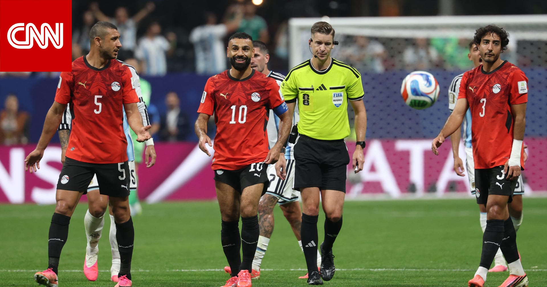 أمير سعودي يعبر عن استيائه من إقصاء مصر ويوجه انتقادات للتحكيم في كأس العالم