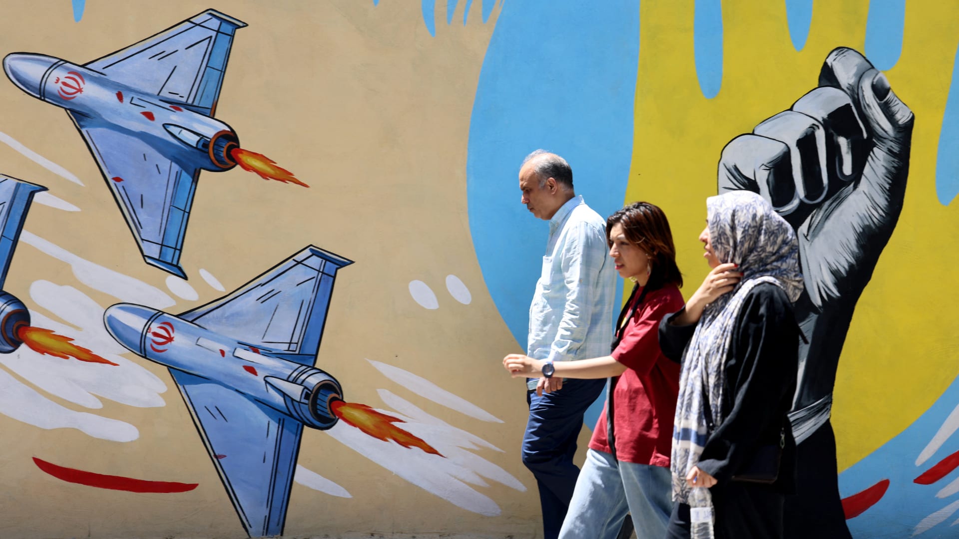 مجتبى خامنئي يبين "خطة العدو" برسالة يرسم فيها مسار الشورى