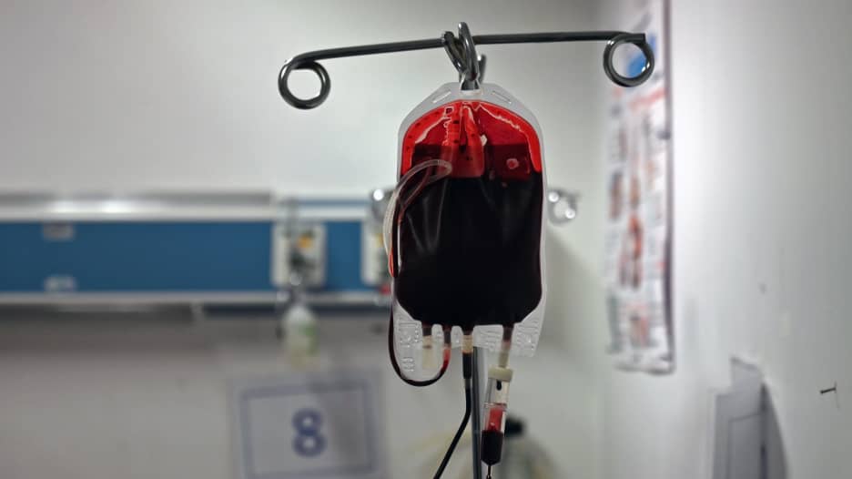 هل تتعارض لقاحات كورونا والإنفلونزا مع عملية التبرع بالدم؟