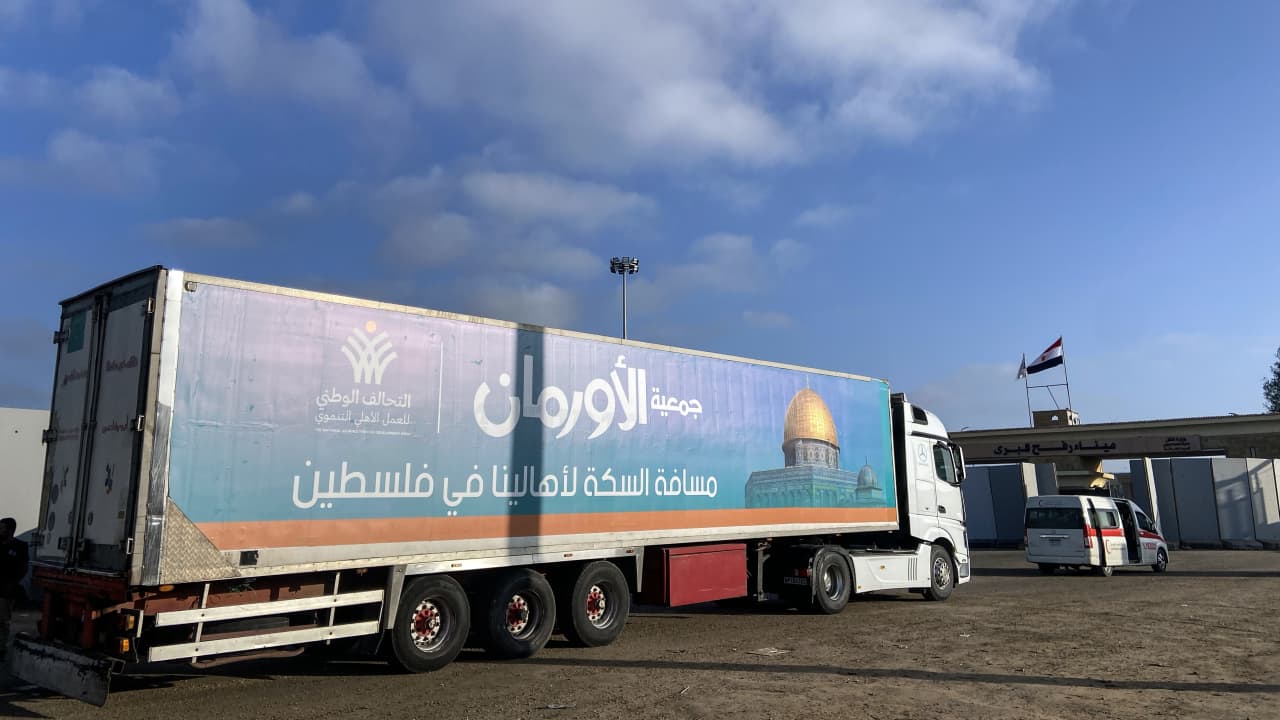 مصر: زيادة الشاحنات المارة من معبر رفح.. والتحالف الوطني يجهز جسرًا بريًا بـ50 قاطرة يوميًا