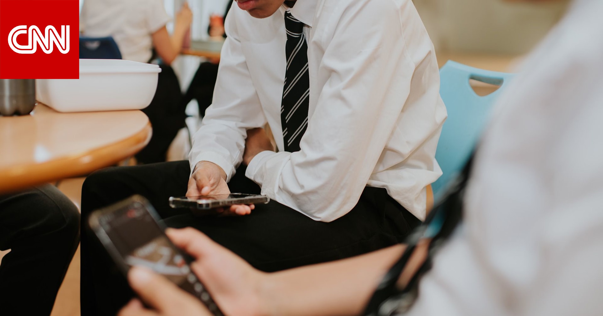 دراسة: لا تلوموا أطفالكم لقضائهم جزءًا كبيرًا من أيامهم الدراسية على هواتفهم 