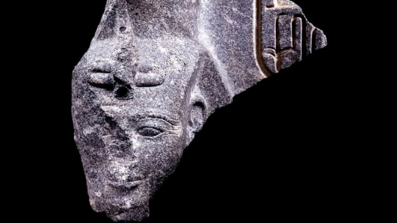 سُرق من معبده.. مصر تستعيد رأس تمثال عمره 3400 عاما للملك رمسيس الثاني