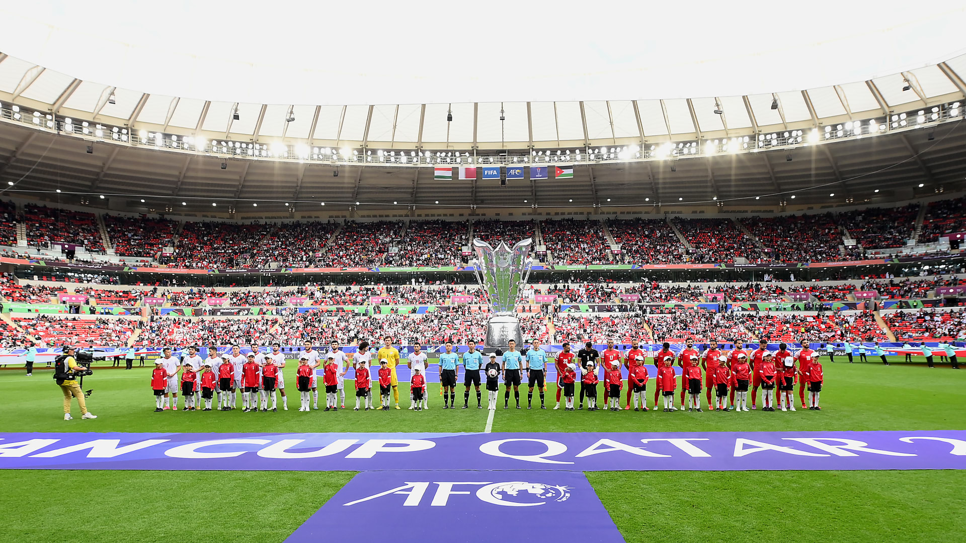 قطر.. صورة الأمير الوالد مع الأمير الحسين خلال مباراة الأردن وطاجكستان تثير تفاعلا 1 قطر.. صورة الأمير الوالد مع الأمير الحسين خلال مباراة الأردن وطاجكستان تثير تفاعلا