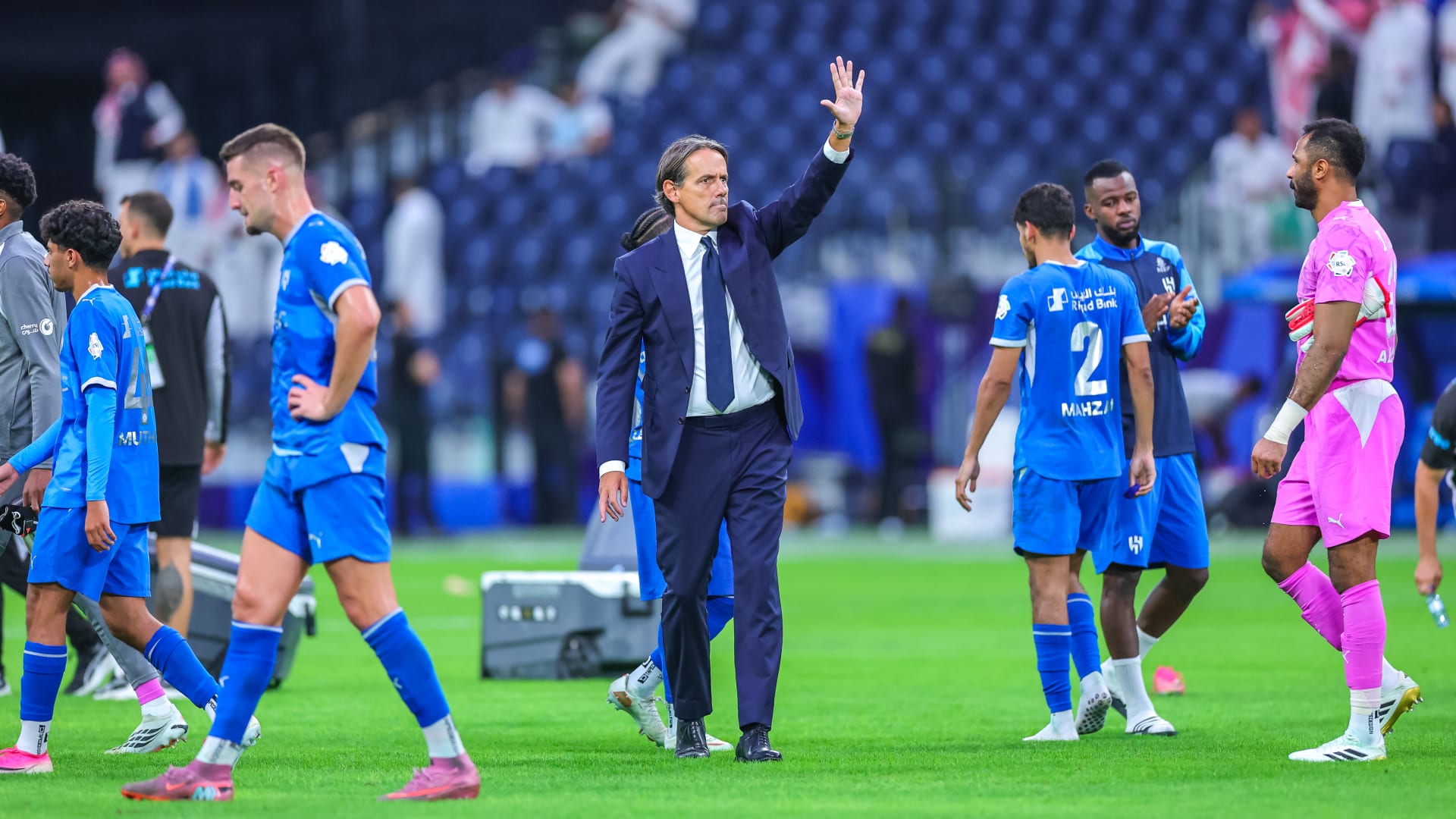 الدوري السعودي.. أول تصرف من لاعبي الهلال بعد الخسارة أمام نيوم