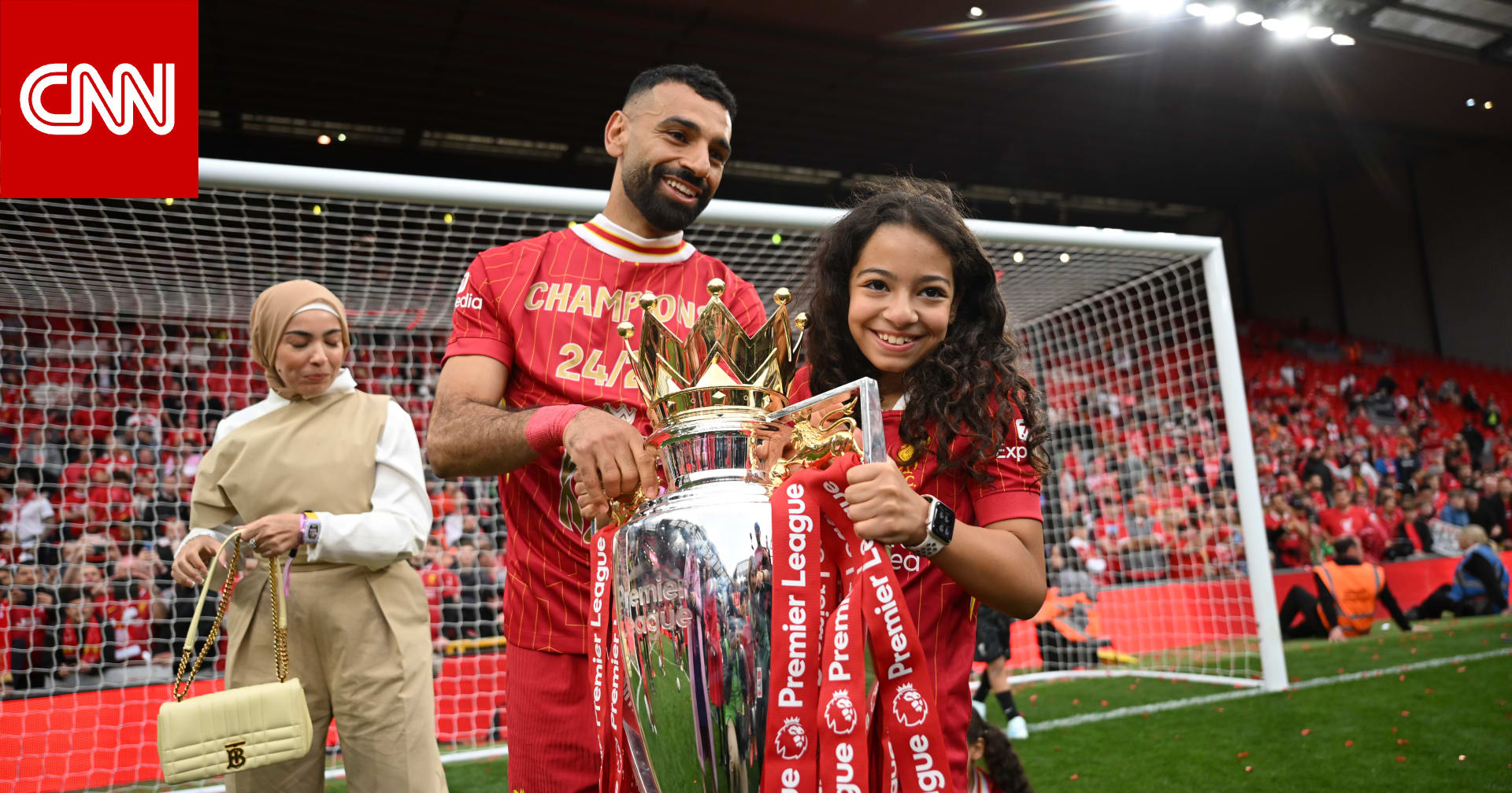 برفقة مكة وكيان.. محمد صلاح يشارك متابعيه صورًا من ملعب "أنفيلد"