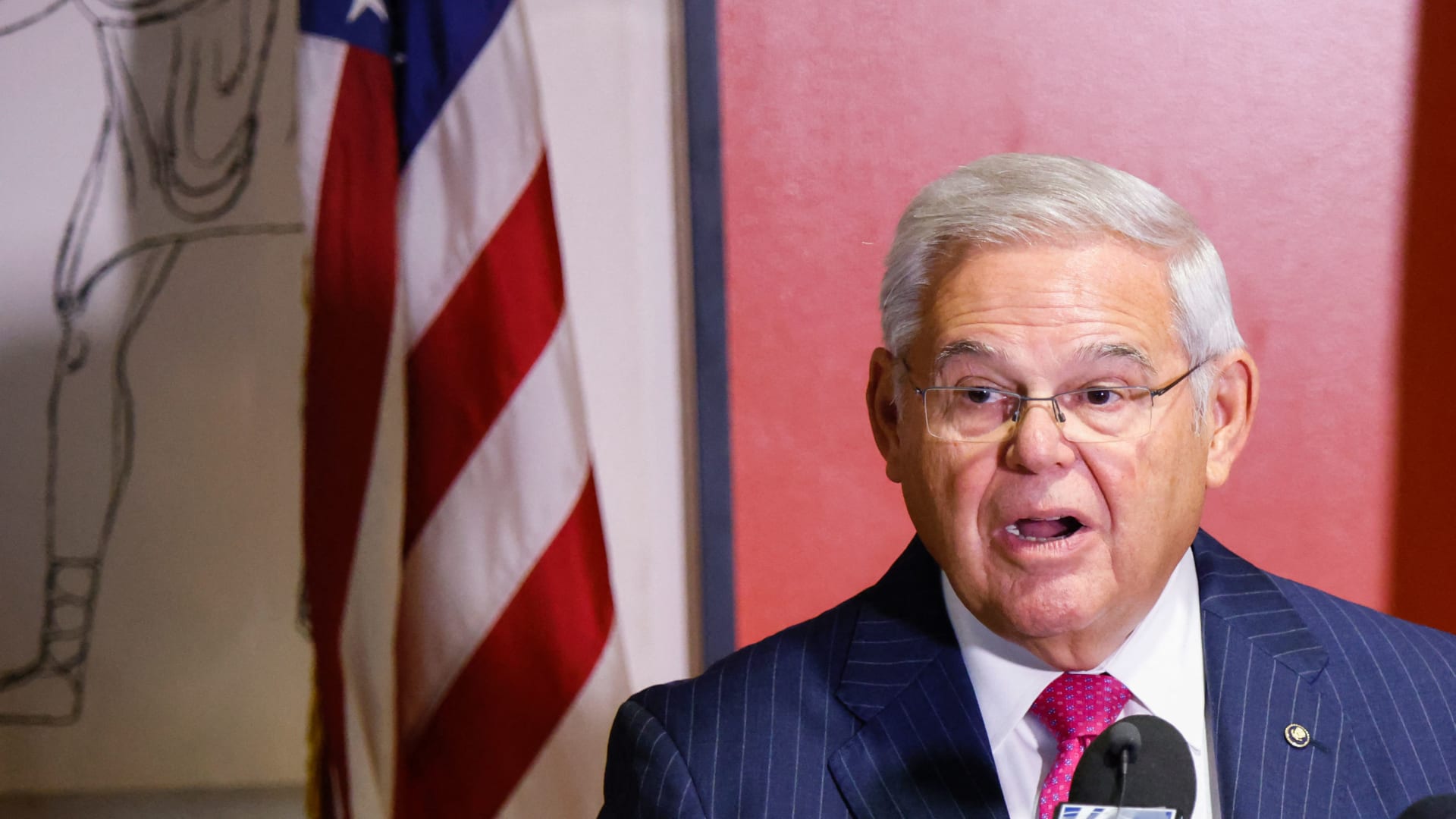 محامي السيناتور الأمريكي مينينديز يعلق لـCNNعلى اتهام موكله بـ"تلقي هدايا من قطر"