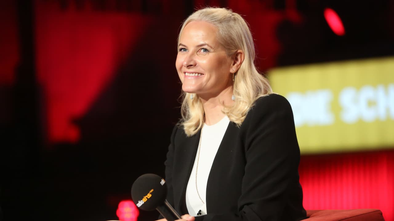 "أعتذر لأنني خيبت أملكم".. ولية عهد النرويج تعلق على علاقتها سابقا بجيفري إبستين