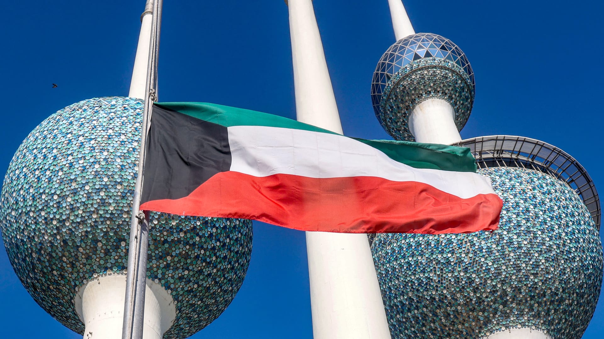 الكويت.. حكم بحبس وزير الداخلية السابق طلال الخالد 14 عامًا