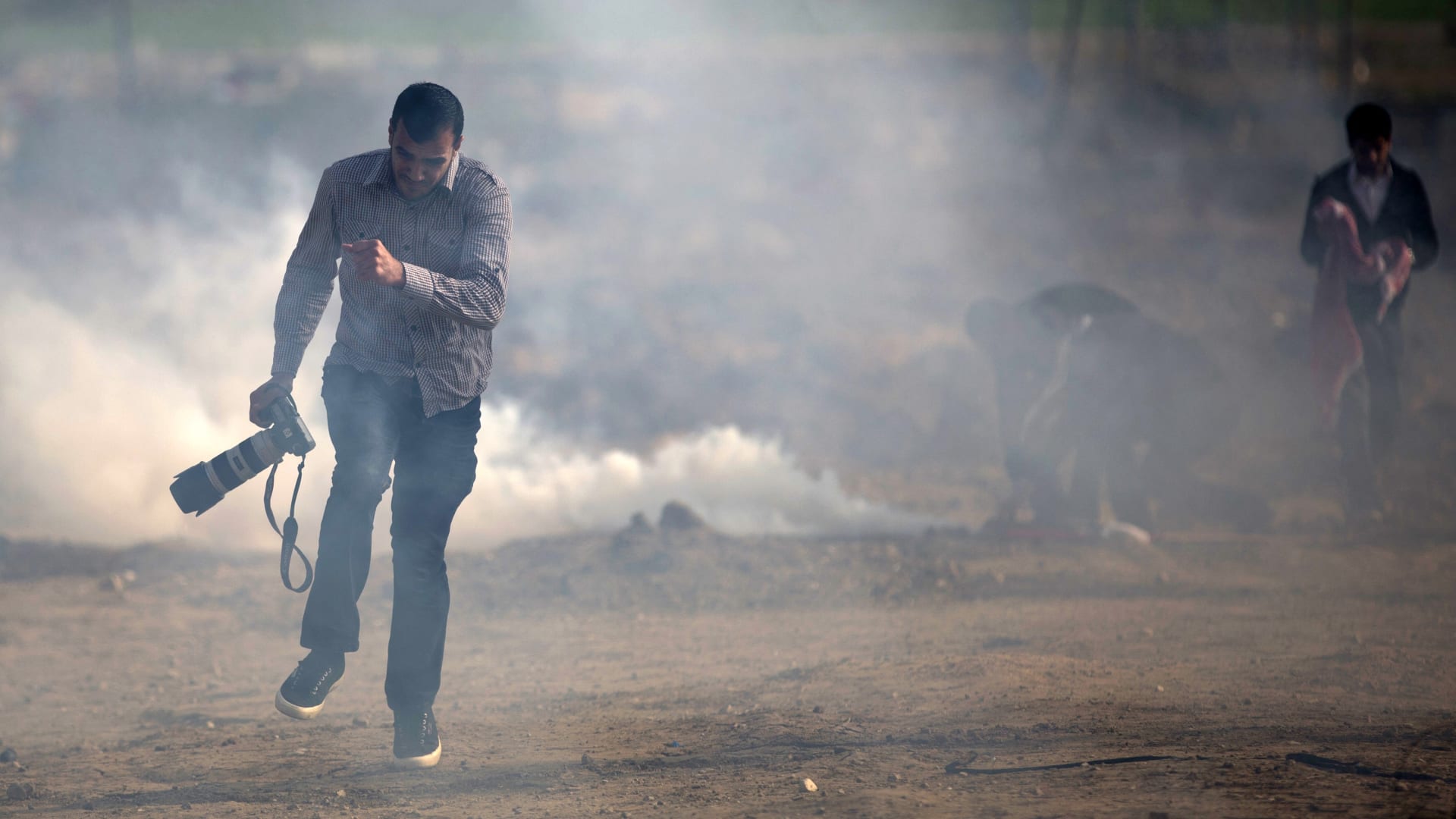 55 مراسلًا دوليًا يوجهون رسالة لمصر وإسرائيل للسماح لهم بممارسة عملهم في غزة بـ"حرية وبدون قيود"