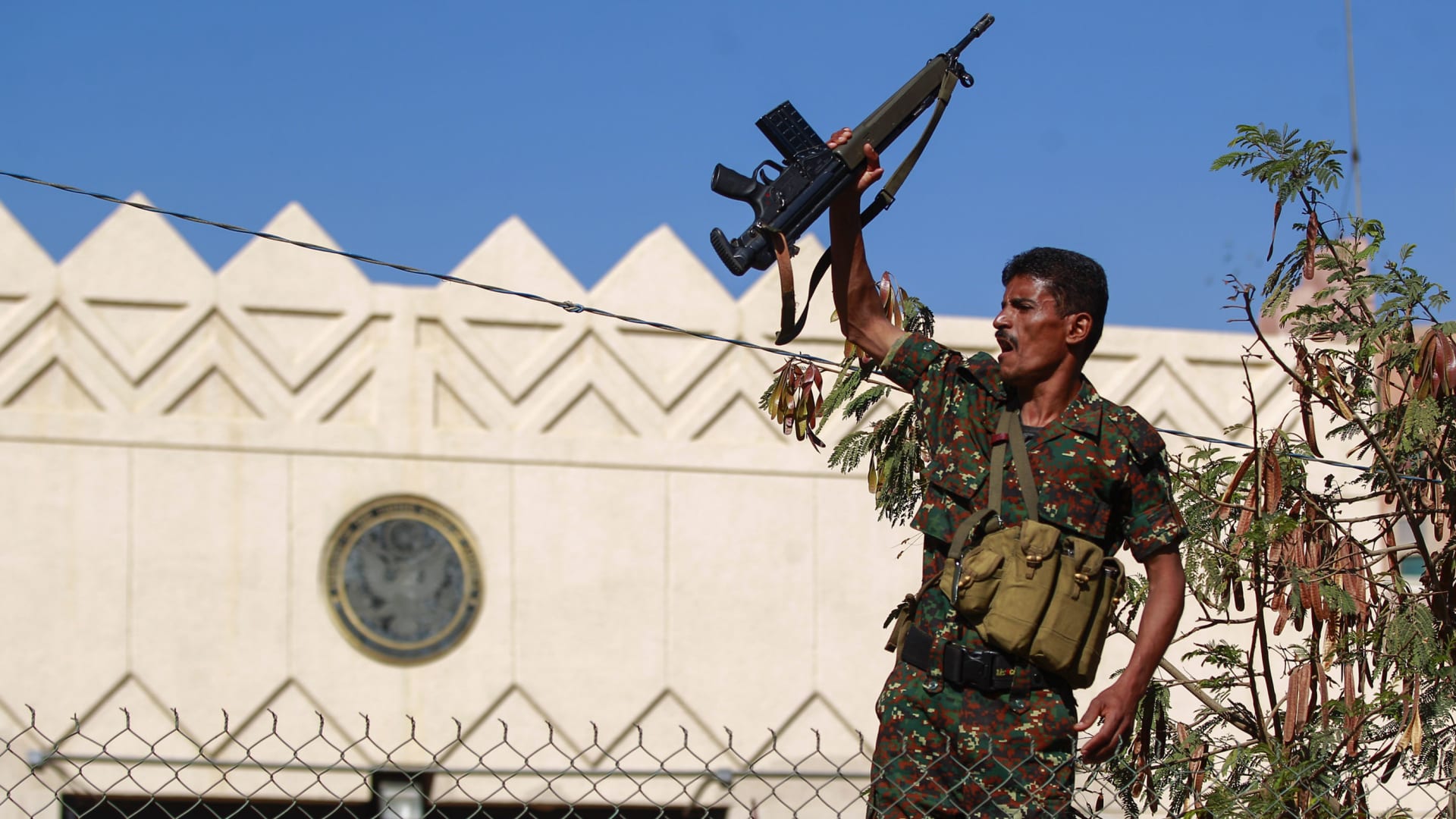 لماذا رفض الحوثيون مبادرة السعودية لوقف إطلاق النار في اليمن؟
