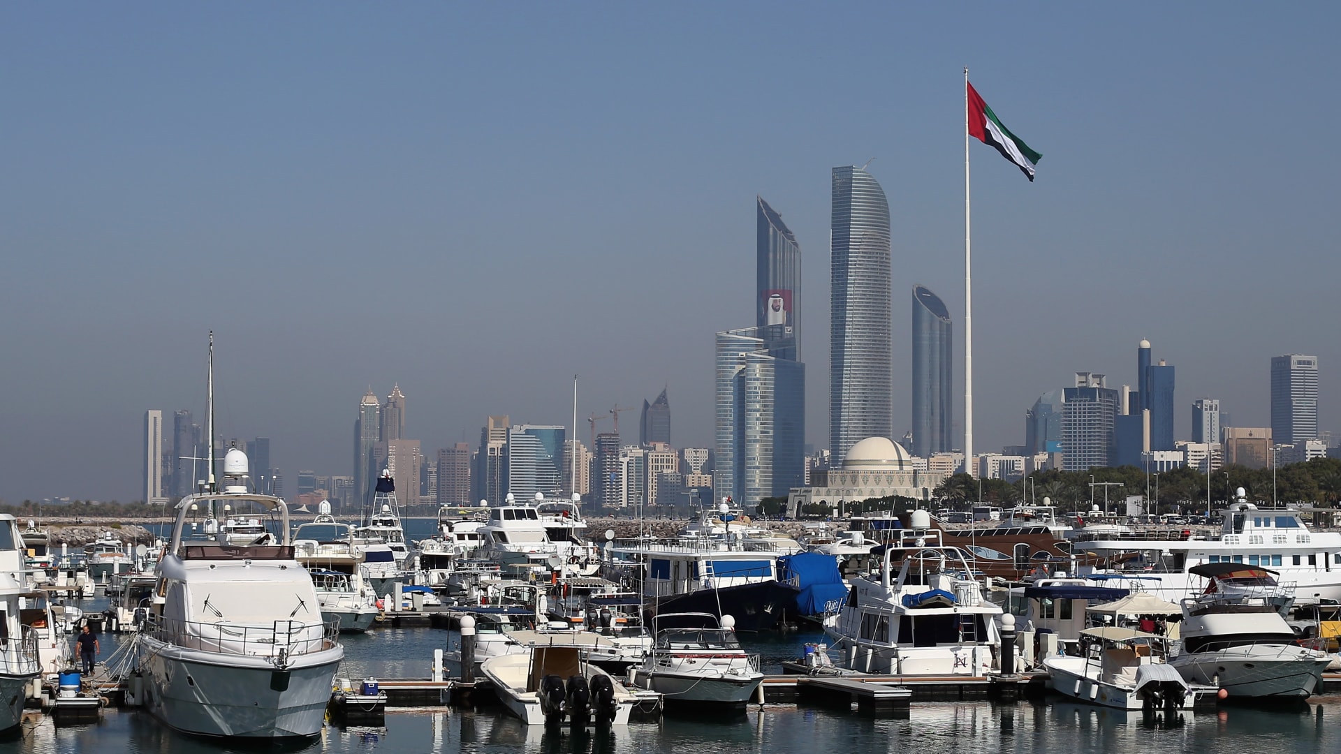 "لمست احتراما للدولة ولقيادتنا".. مسؤول إماراتي يكشف تفاصيل لقاء "ودي" مع ترامب في واشنطن