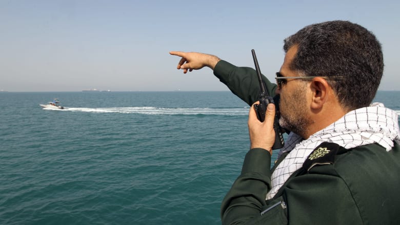 الحرس الثوري الإيراني يُعلن احتجاز سفينتين في مضيق هرمز