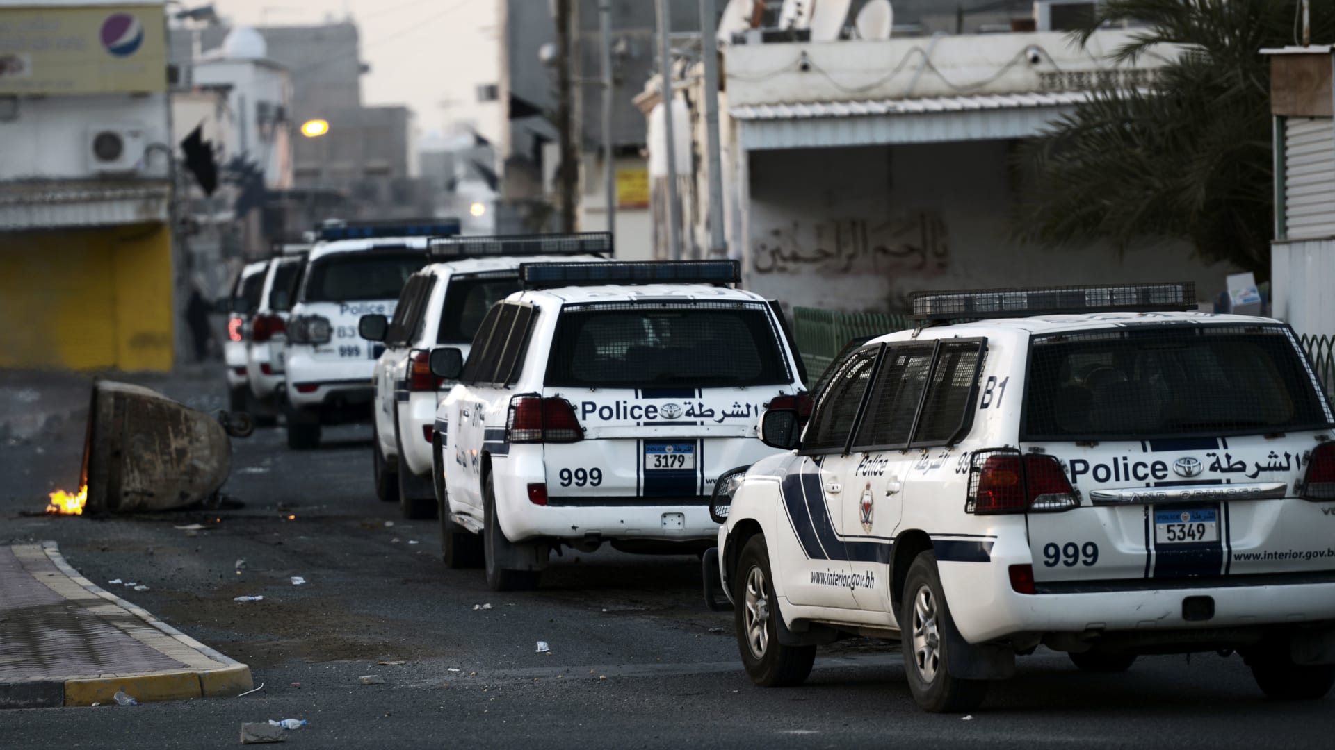 صورة أرشيفية تعبيرية لسيارات شرطة في البحرين 